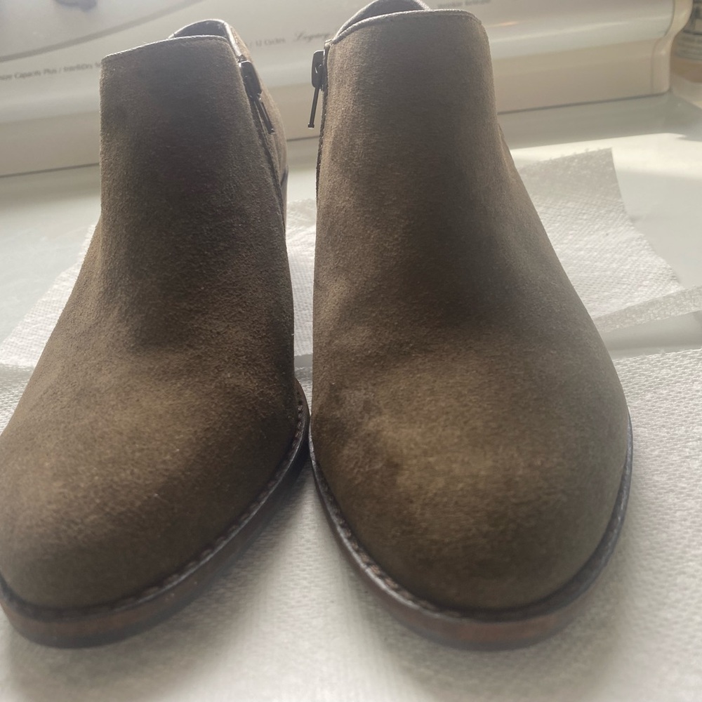 Lucky Brand Suede Olive Green Shooties, size 8.5